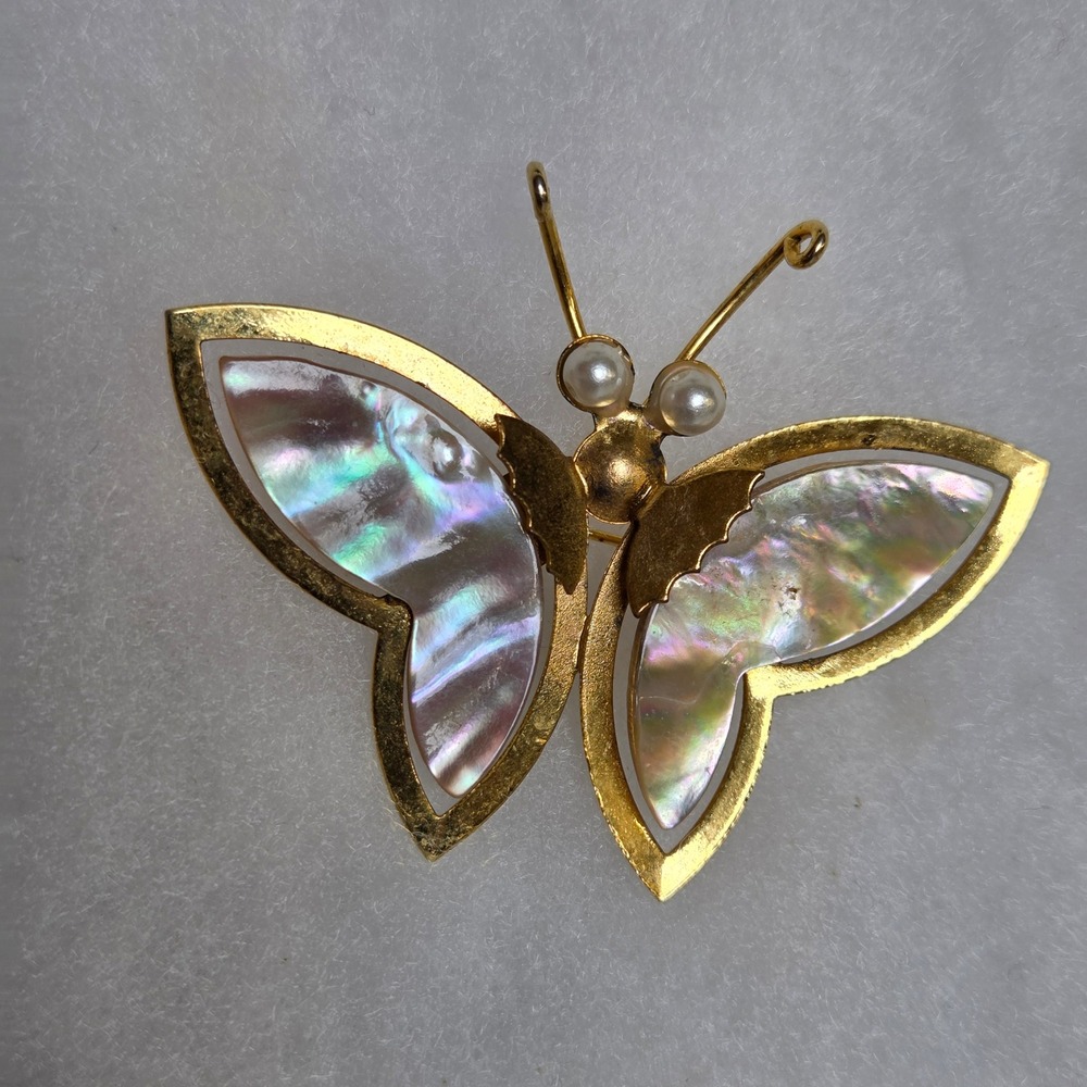 Vintage MOP Shell Butterfly Brooch Gold Tone Mid Century Pearl Accents 50s-60s - Picture 3 of 7